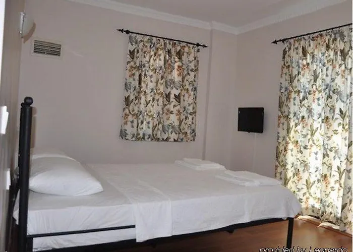 Club Antiphellos Готель 3*